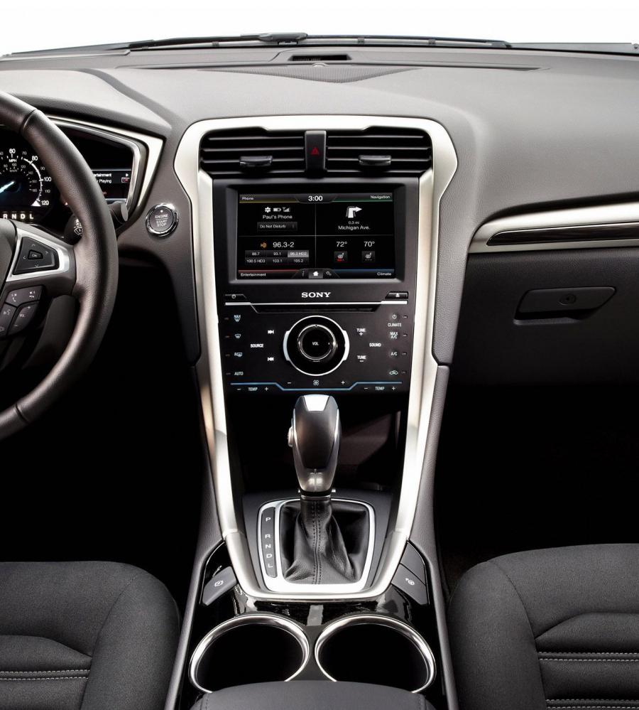  Ford Fusion Hybrid Titanium 2013 года  (фото 16 из 22)